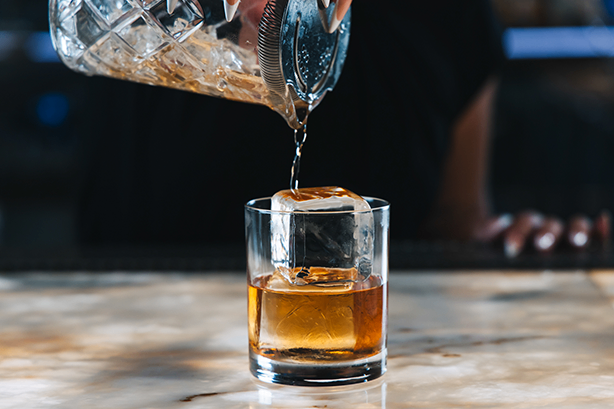 Whiskey glass with Lux Ice cube